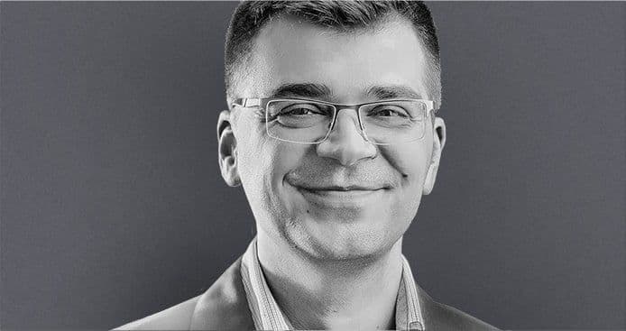 Tomislav Peričin headshot in black and grey